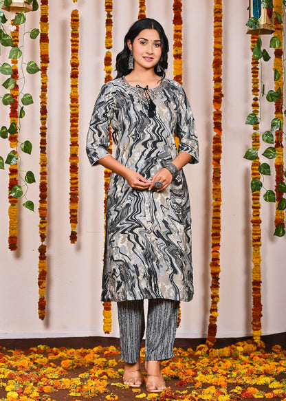 Elegant Surat Heavy Rayon Kurti Set with Digital Printed Dupatta