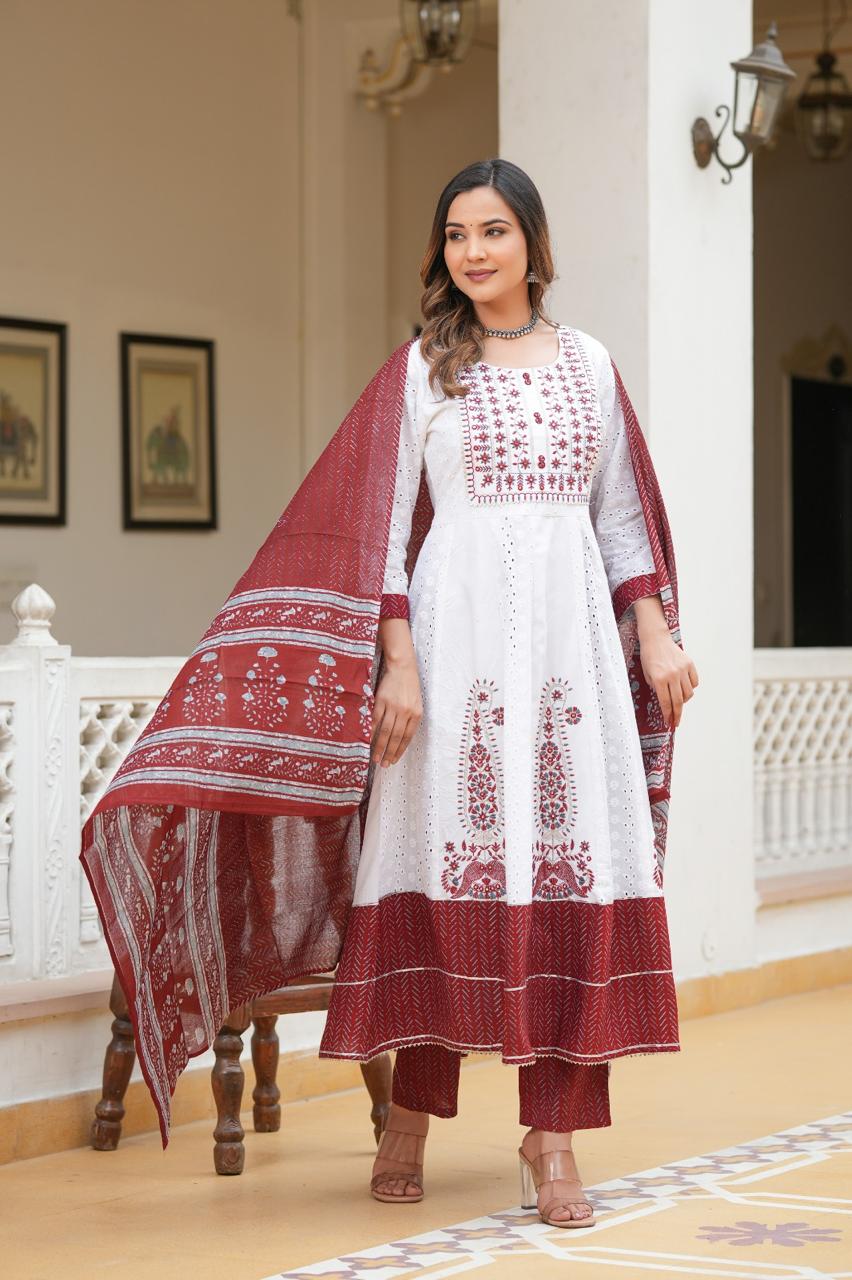 Elegant Rayon Shiffli Kurti Set with Embroidery & Malmal Dupatta